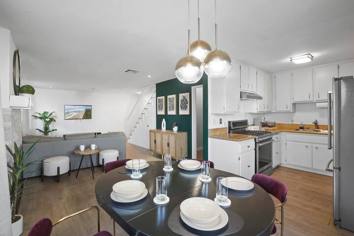 Charming + Modern Condo|2-Story/2B2.5ba/Parking(2)