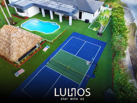 Spacious Luxury Retreat w/Heated Pool/Games & Fun