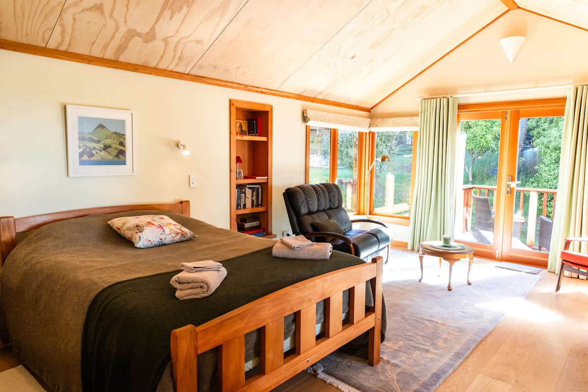 Top performing Airbnb: Eco Retreat Lodge: Boutique Stay in Nature in Dunedin City