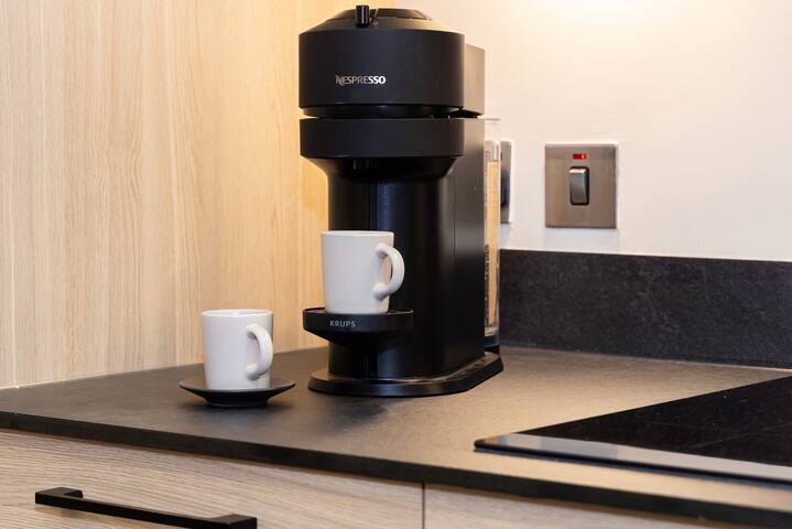 Chambers Residence | 4BR | Prime location gallery image 5