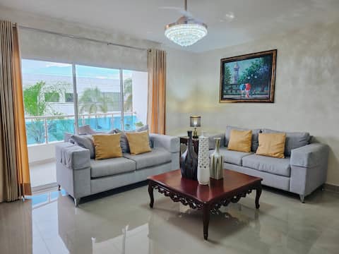 Model City | King Bed | 2 Parking Spots