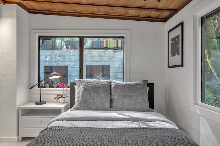 第二间卧室位于主楼层。 