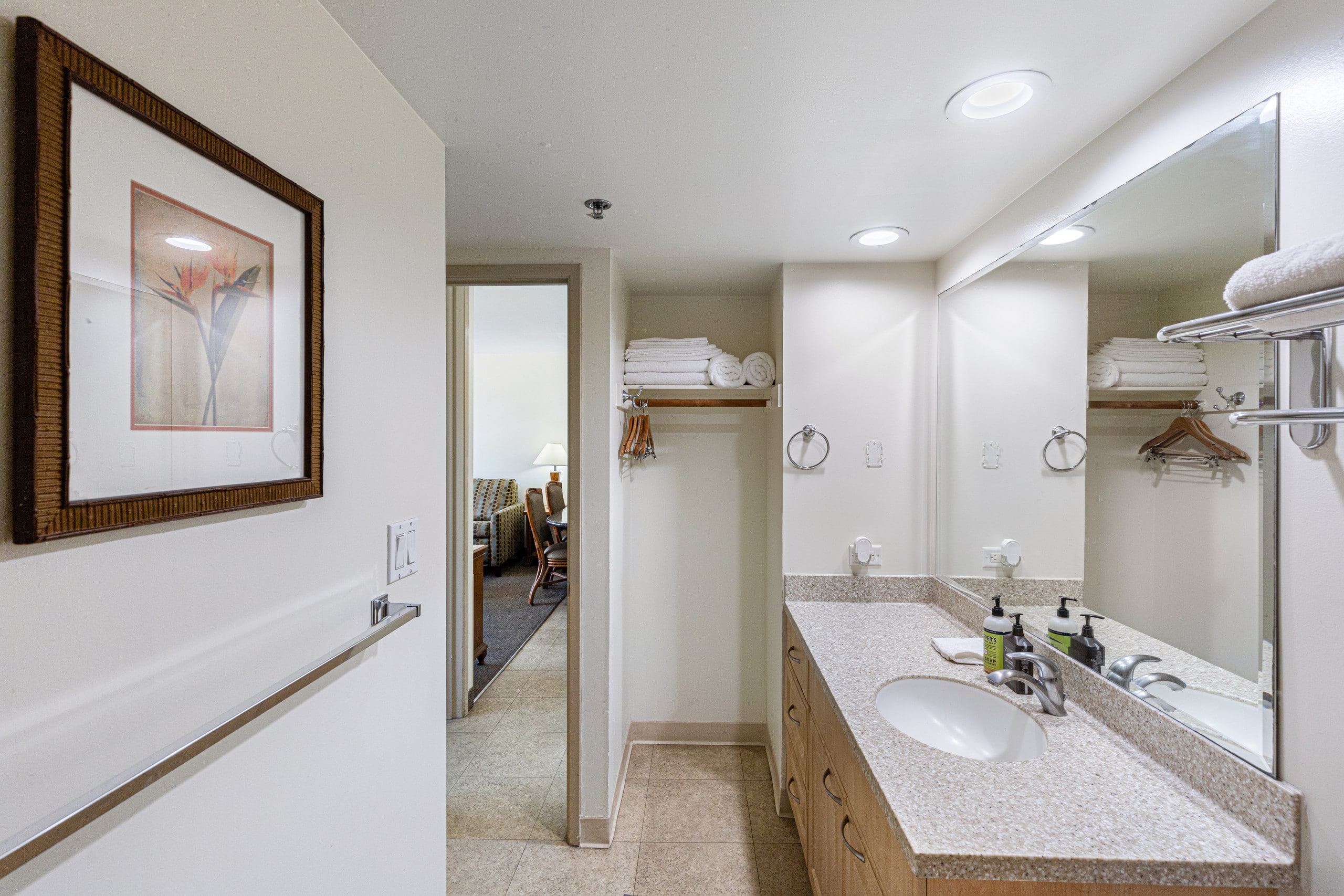 Condo in Honolulu · ★4.72 · 1 bedroom · 3 beds · 1 private bath - Image 14