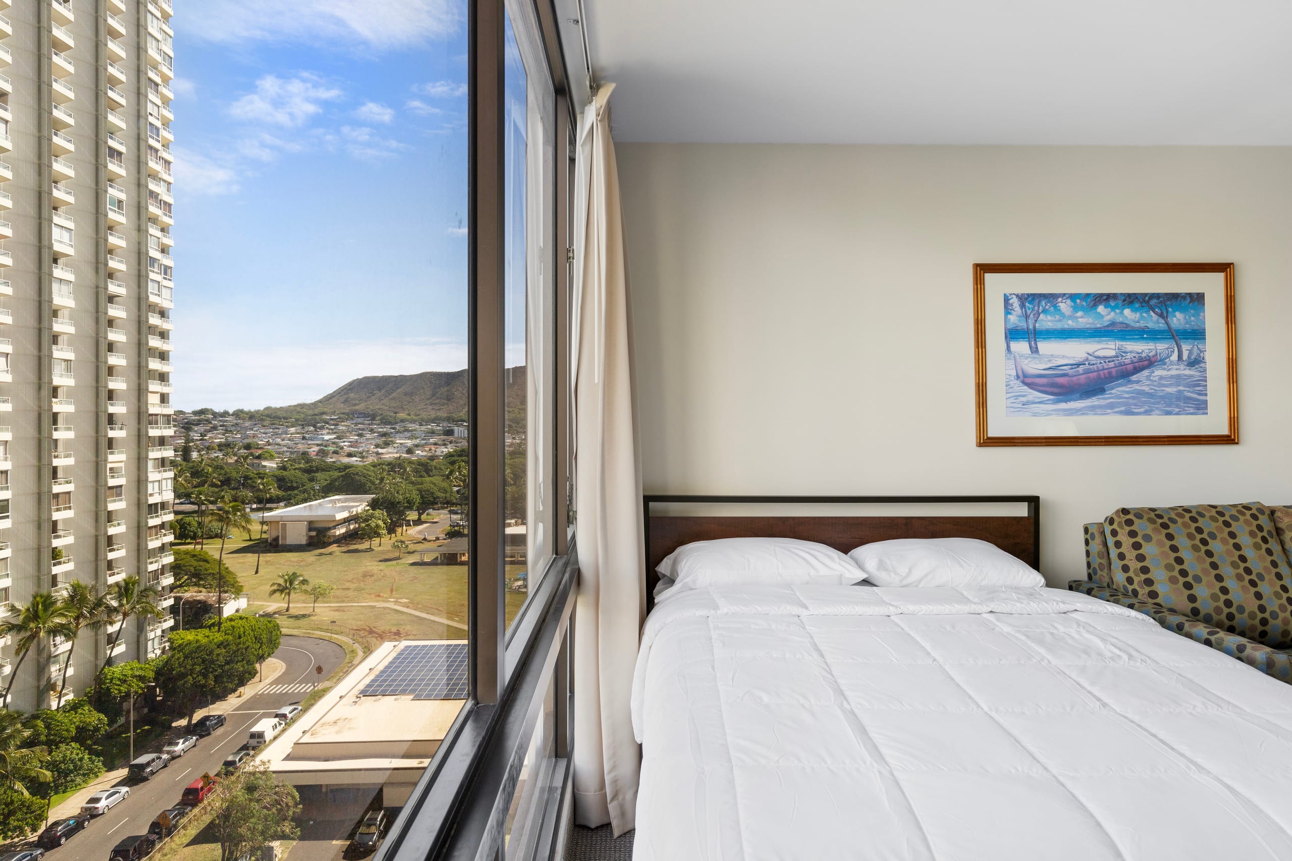 Condo in Honolulu · ★4.72 · 1 bedroom · 3 beds · 1 private bath - Image 4