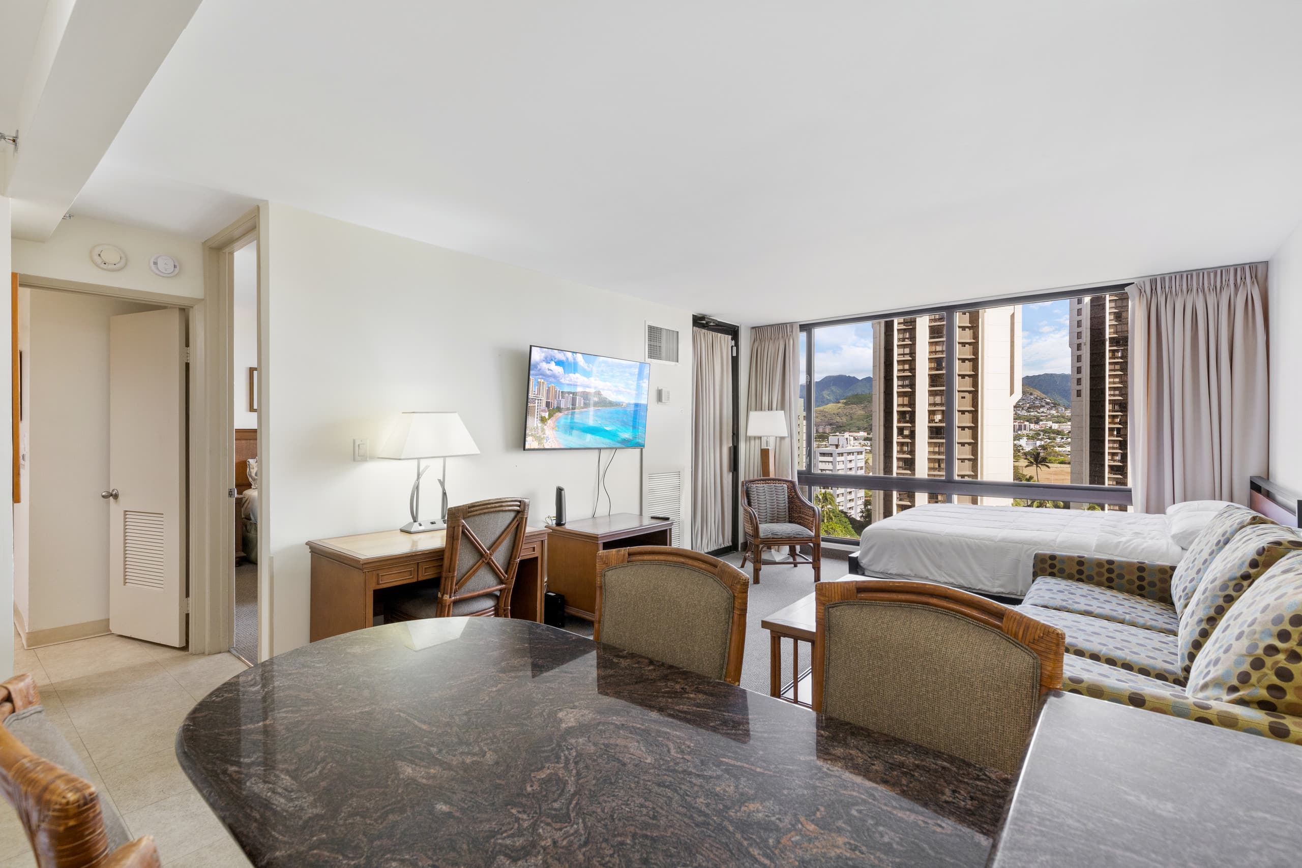 Condo in Honolulu · ★4.72 · 1 bedroom · 3 beds · 1 private bath - Image 6