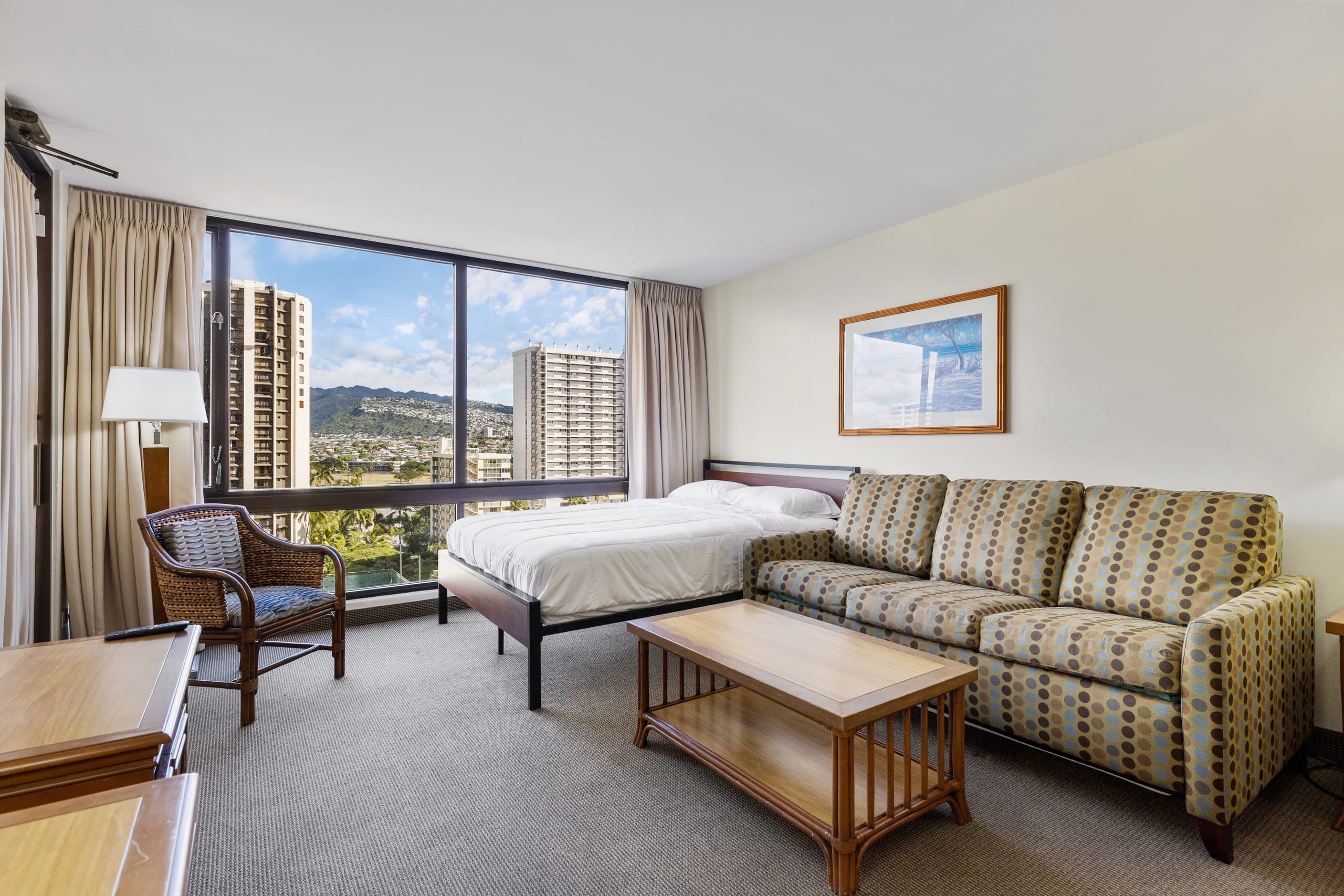 Condo in Honolulu · ★4.72 · 1 bedroom · 3 beds · 1 private bath - Image 2