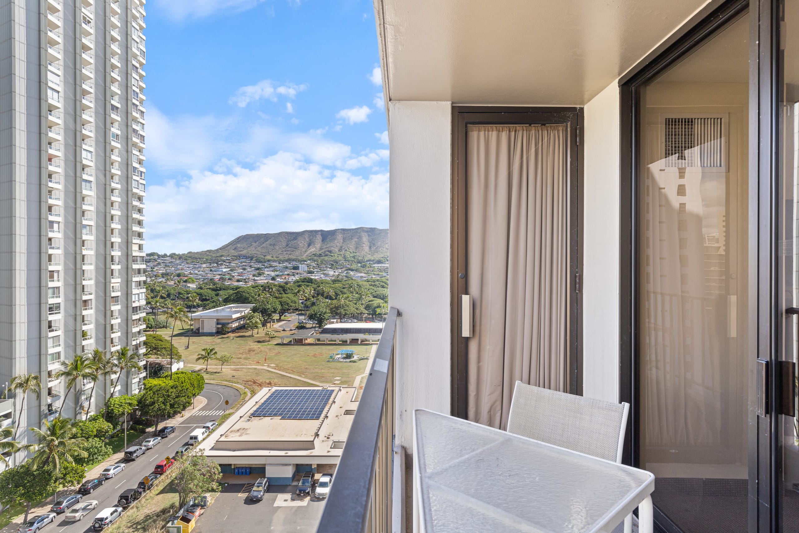 Condo in Honolulu · ★4.72 · 1 bedroom · 3 beds · 1 private bath - Image 16