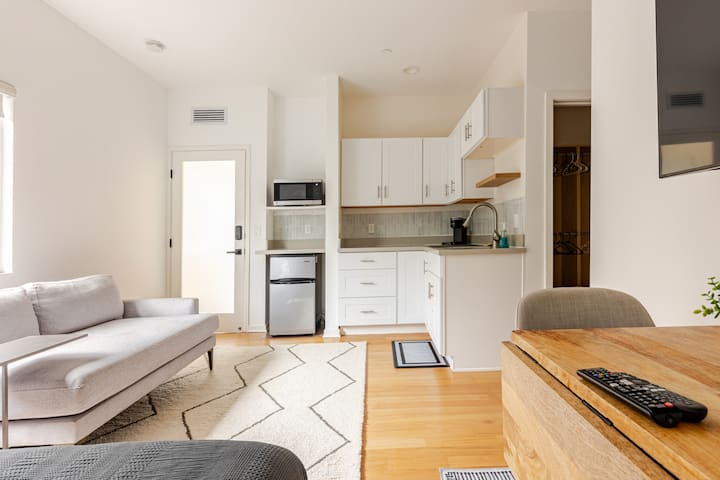 Modern Venice Beach Studio - Santa Monica, CA