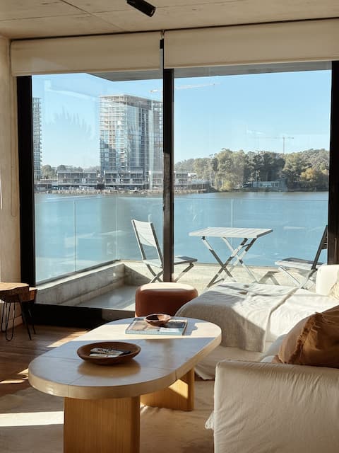 Wonderful apartment on the lake! 2 Bedrooms, 2 Bathrooms