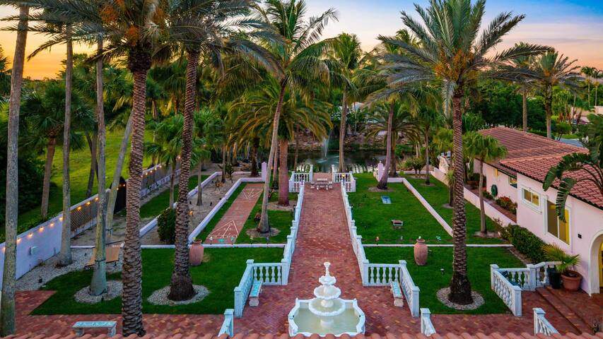 Mega Villa Luxury Estate w/ Heated Pool & Jacuzzi gallery image 3