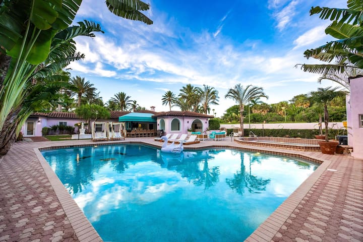 Mega Villa Luxury Estate w/ Heated Pool & Jacuzzi