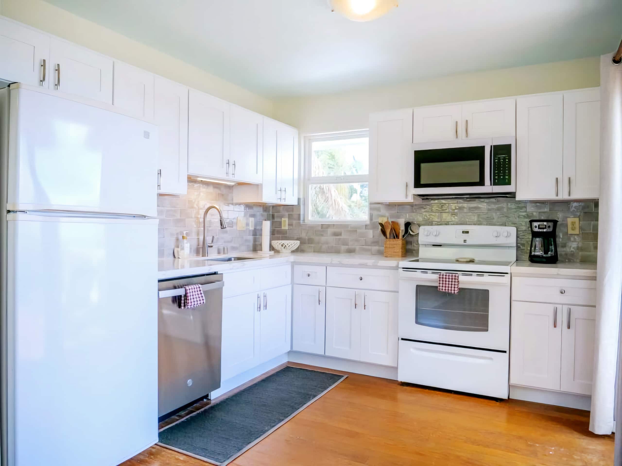 Home in Hakalau · ★4.97 · 2 bedrooms · 2 beds · 1 bath - Photo 6