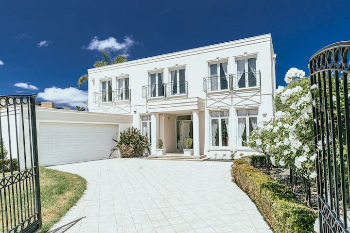 Puddings Home: mooring and waterfront getaway