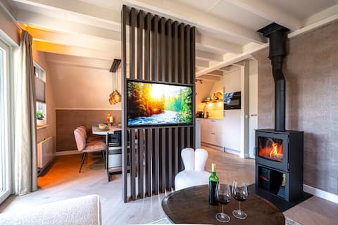 Luxury by the fish pond | Wood-burning stove | 6 people