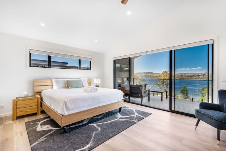 Austins Ferry Haven Modern Waterfront Retreat