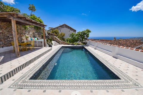 Cumbia Frigiliana House