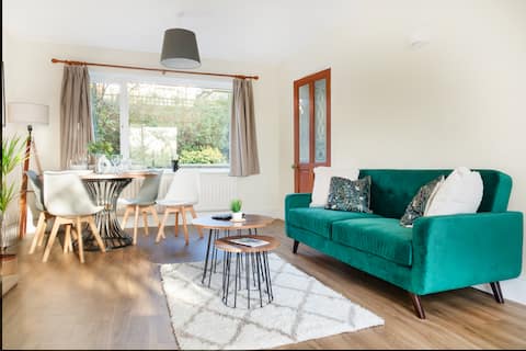 Top Airbnb: 3 Bedrooms | Sleeps 5 | Short Stays | Contractors in Berridge
