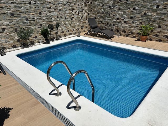 Entire home with 4 bedrooms in Córdoba - Bonita casa adosada