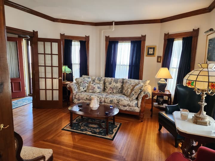 Bishop & Desanto Family Inn - Hammondsport, NY