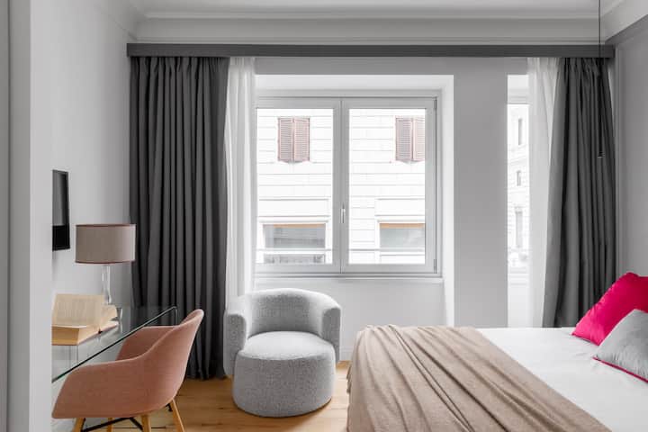 Madirisha makubwa kwa ajili ya chumba angavu sana