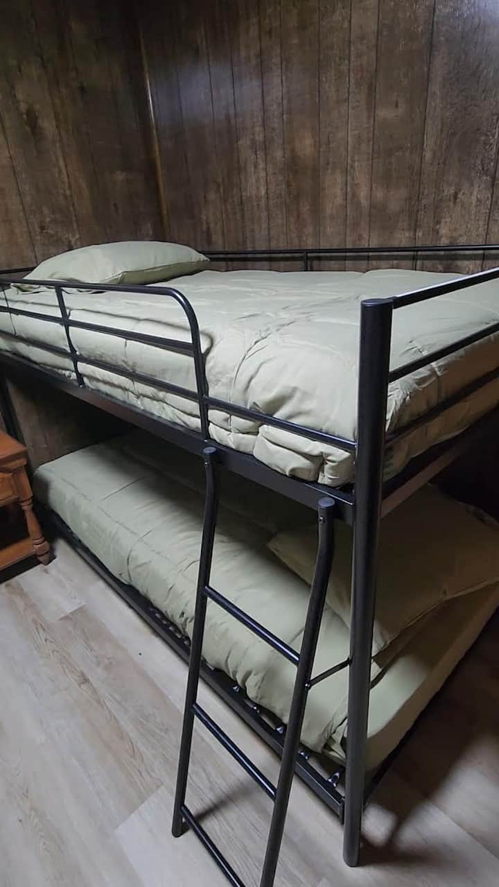 Litera individual en el dormitorio 1