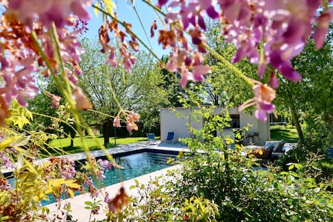 Apartment in a Superb Charentaise + pool