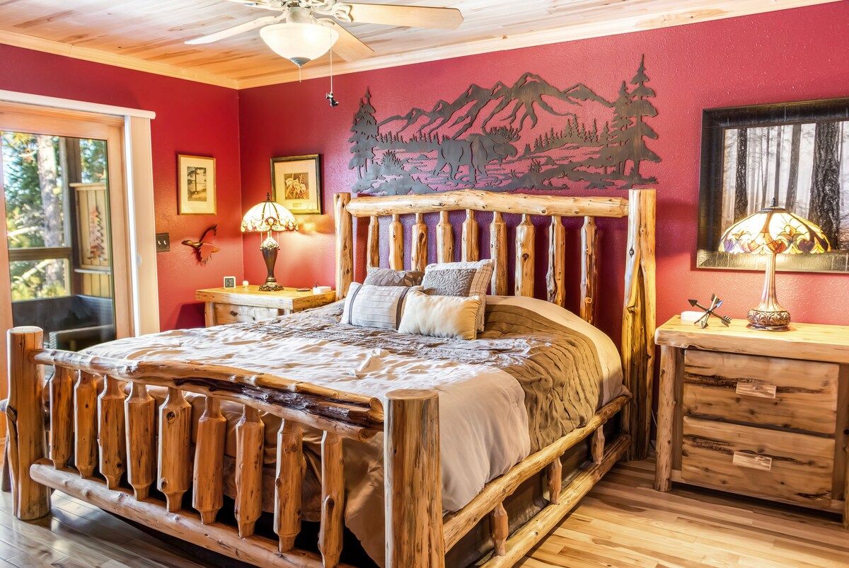 Прекрасен брачен кревет (широк 150-179 см) во главната спална соба