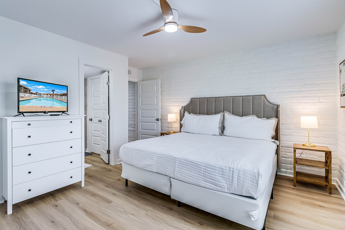 Manželská posteľ v spálni