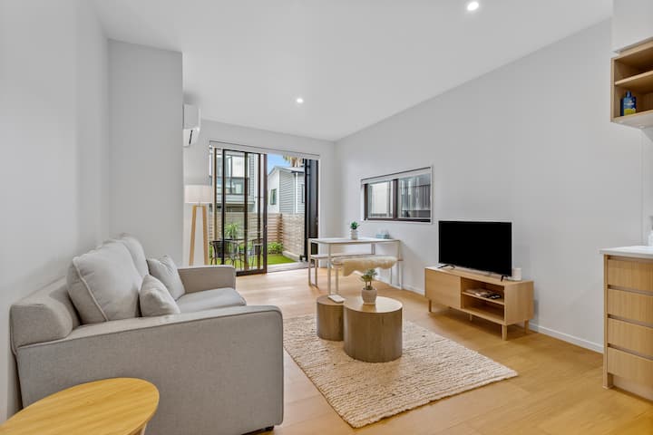 Modern Apartment, Prime Location - Auckland