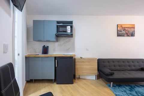 Top Airbnb: Studio 2. Bernabéu. Connected to Ifema/airport en Madrid