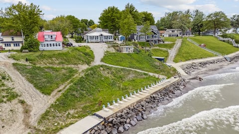 Lakefront Retreat | Beach + Sauna + Steam Pod