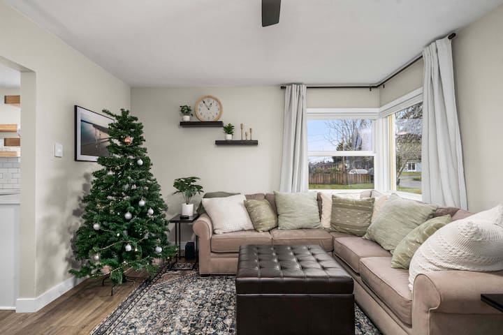 Newly Renovated | Cozy 2 Bedroom House In Tacoma - 塔科馬