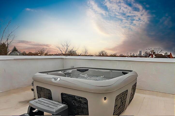 Columbus Palace w/ Rooftop Hot Tubs & Game Room gallery image 2