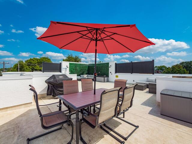 Columbus Palace w/ Rooftop Hot Tubs & Game Room gallery image 5