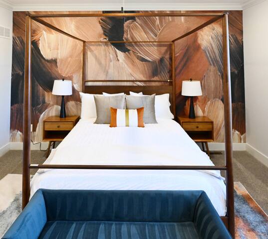 Columbus Palace w/ Rooftop Hot Tubs & Game Room gallery image 4