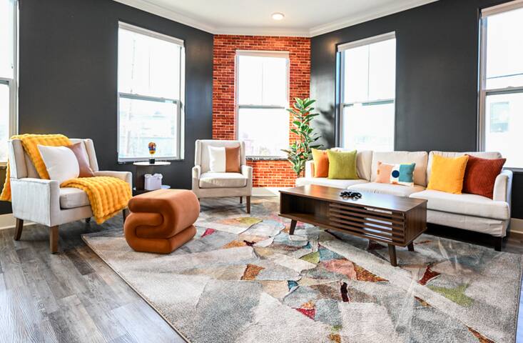 Columbus Palace w/ Rooftop Hot Tubs & Game Room