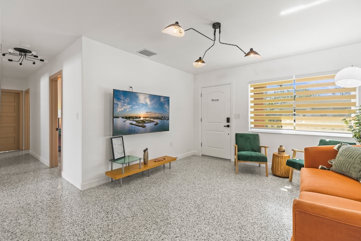 Pet-friendly Beach Home • Fire Pit, Arcade & Yard - Venice, FL