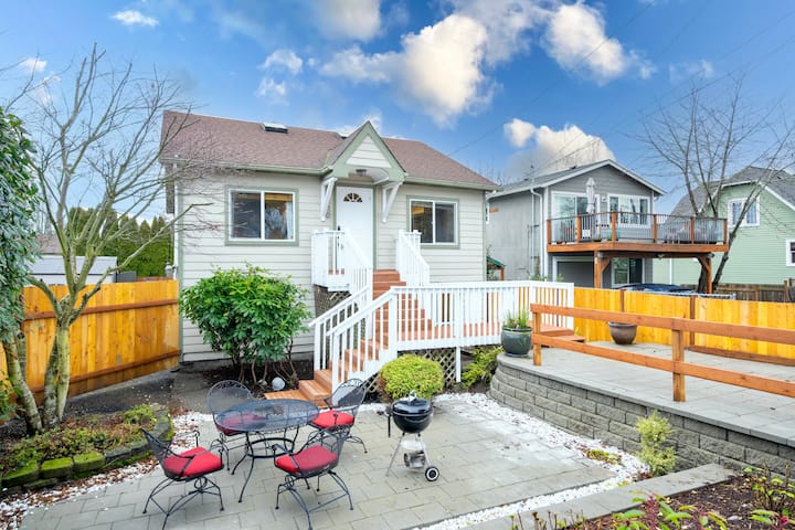 Sale! 2 Beds Classic Retreat In Greenwood| Parking - Seattle, WA