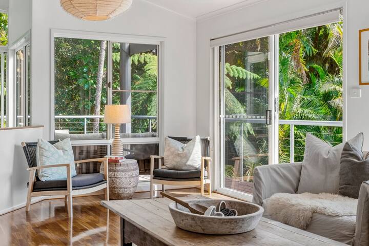 Omanu – family home with pool gallery image 4