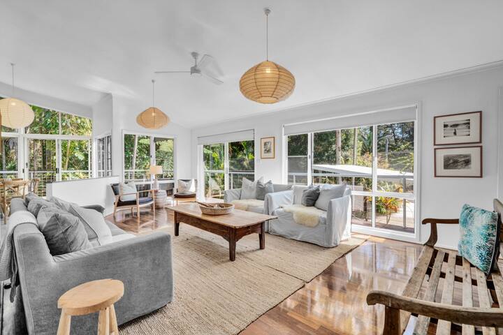 Omanu – family home with pool gallery image 5