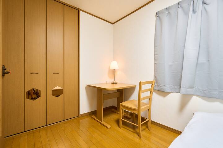 N Morden stylish villa/ Max12p/2Bathroom/Free wifi gallery image 4