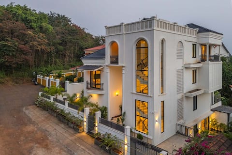 5BR, Wifi, Pool-StayVista at Luxury House @ Goa
