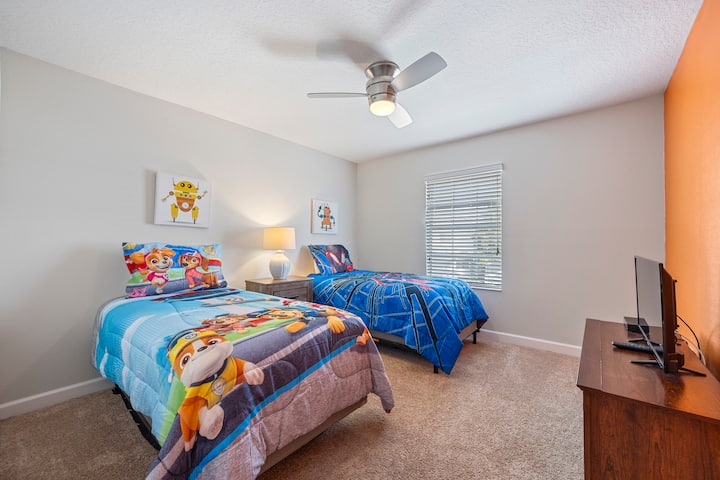 Трета спална соба со два кревета со два кревета. Се наоѓа на вториот кат.