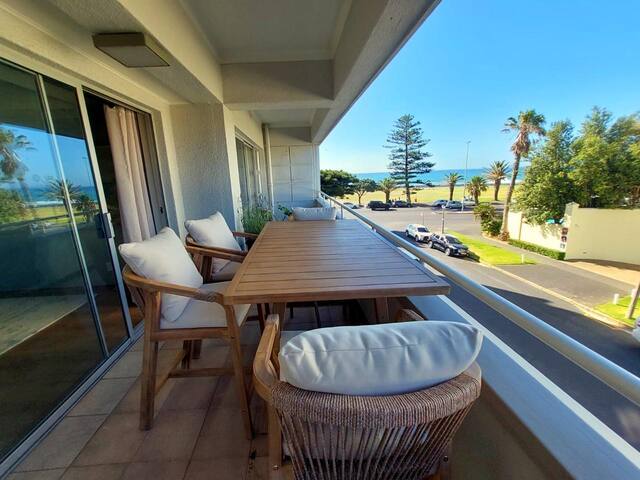 Exquisite decor ,Prime location ,Beachfront