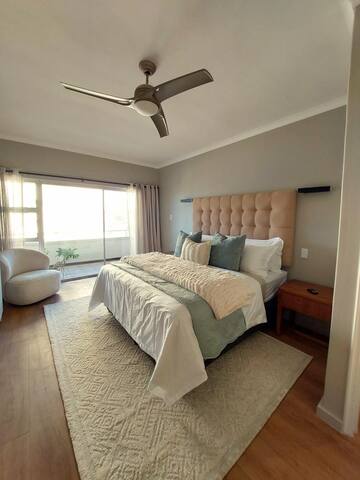 Exquisite decor ,Prime location ,Beachfront gallery image 4