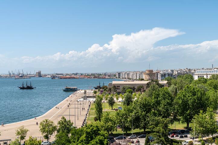 Houseloft Skyline Panorama gallery image 5