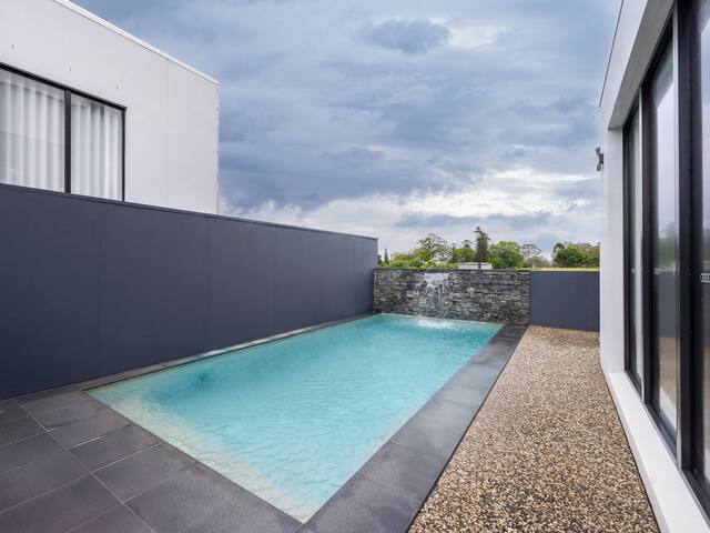 Brand New 5BR Luxe Multi-Million$ Mansion w/ Pool! gallery image 5