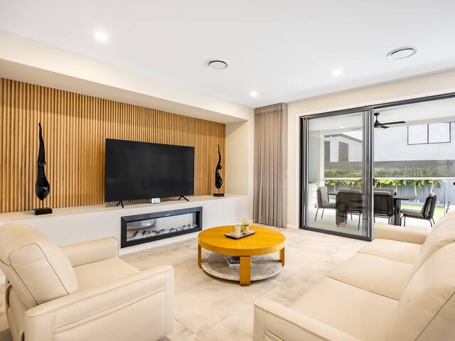 Brand New 5BR Luxe Multi-Million$ Mansion w/ Pool! gallery image 4