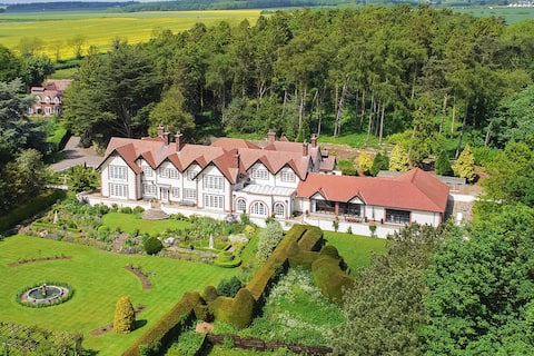 Edwardian Manor | Pool, Hot Tub & Games Room