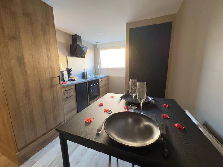 Suite Romantique - Balnéo Privée - Parking - Douai